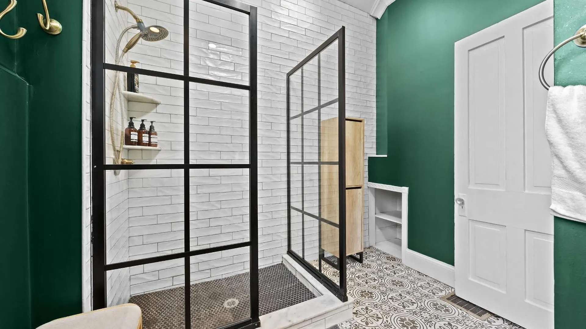 Stylish Home Close To Derby & Bourbon Trail Fun Louisville Holiday home